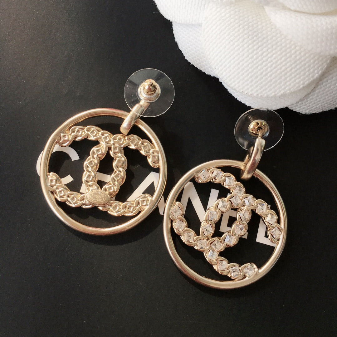 14C69E  Fashionable and high quality earrings