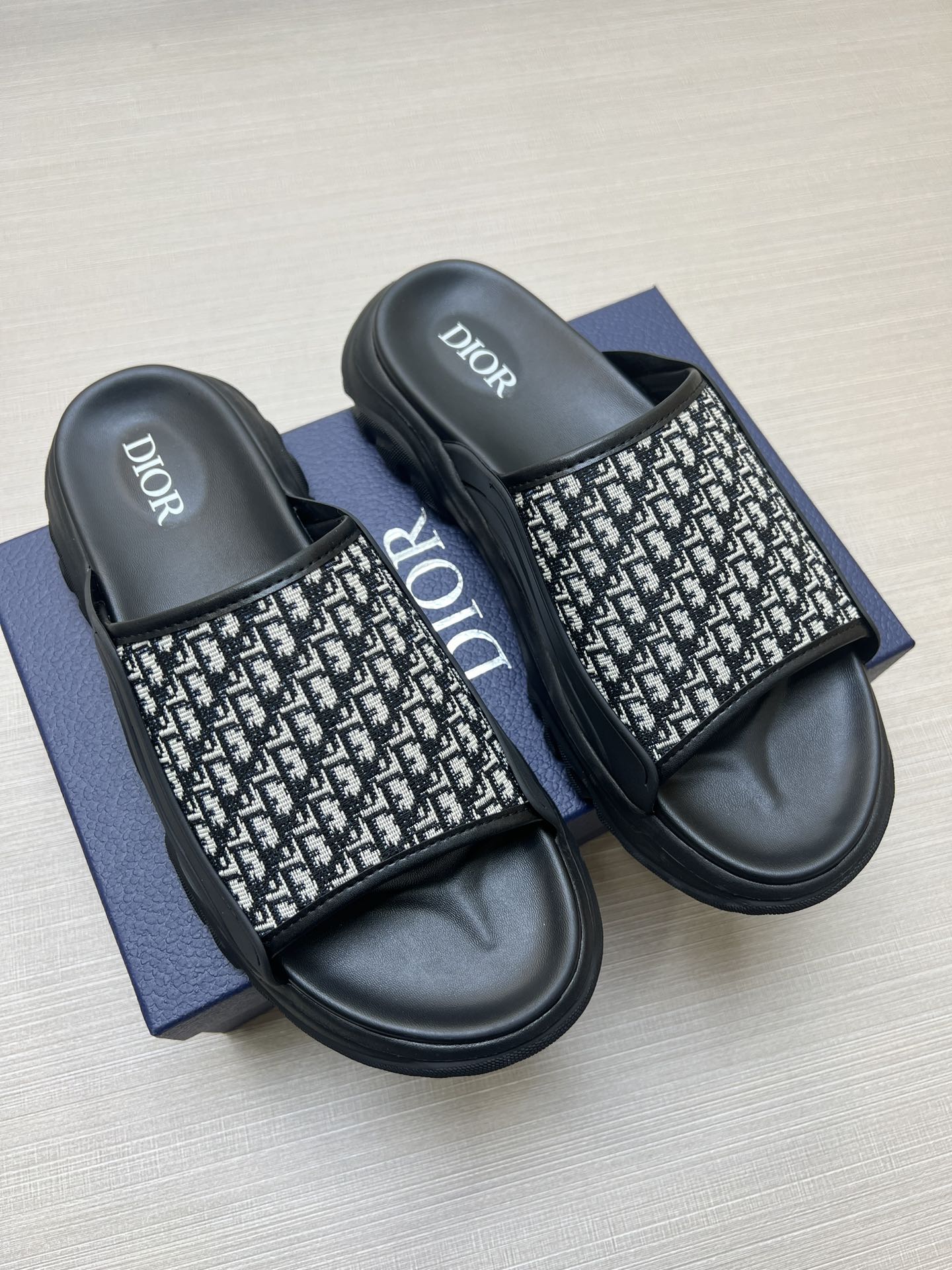 54D8Z   fashion  slippers