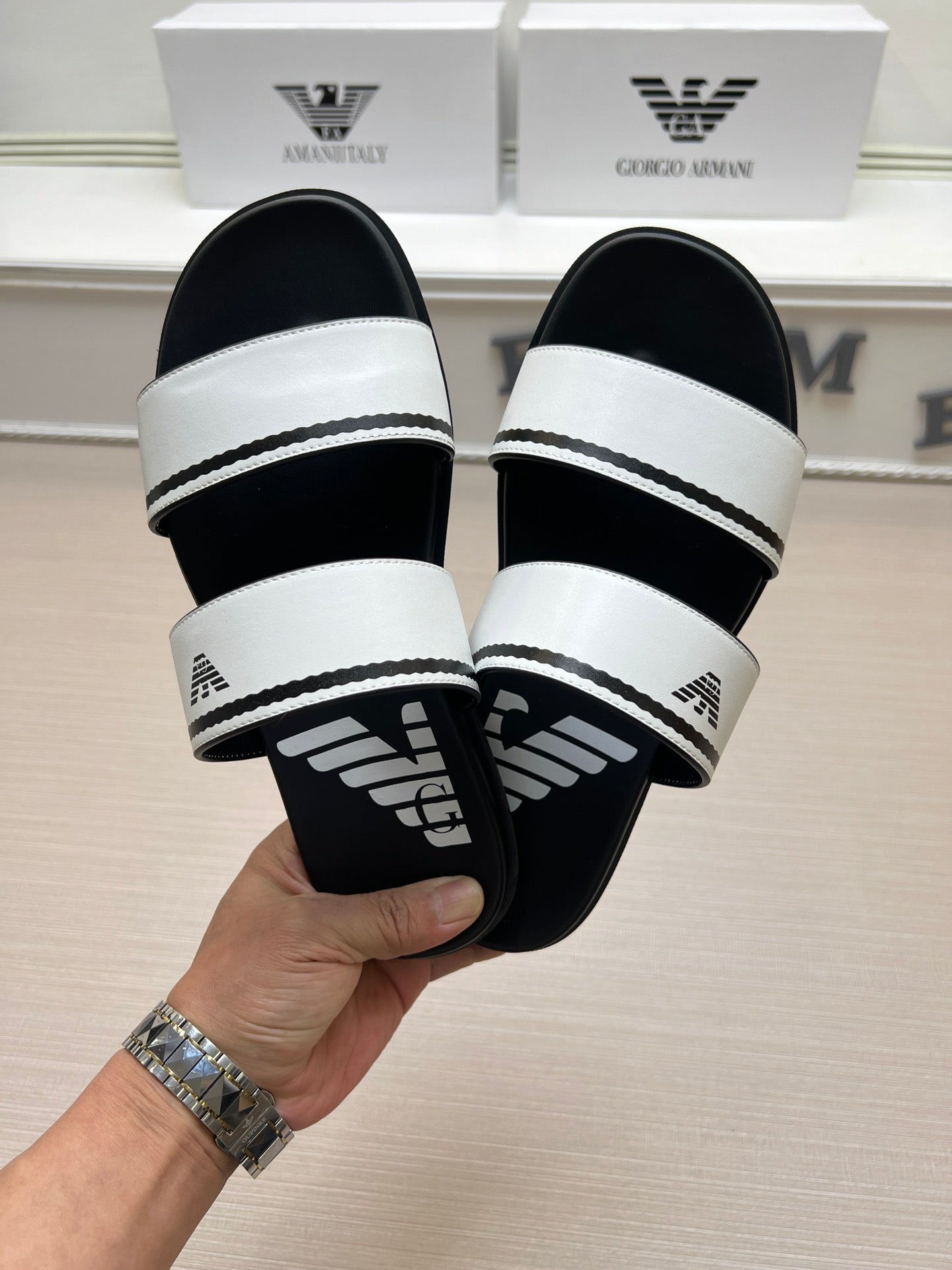 54A103Z    fashion  slippers