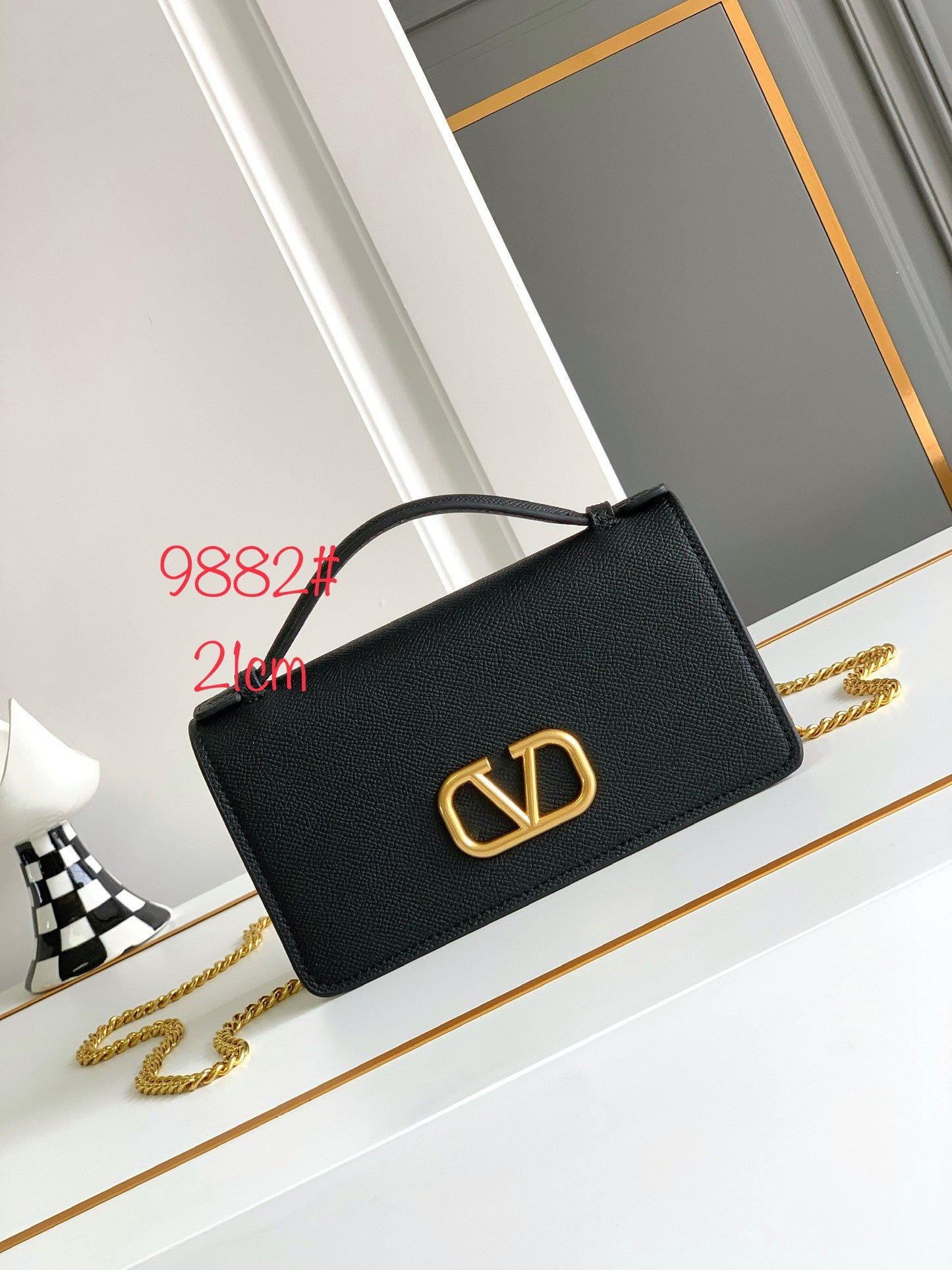 1XVL272B  Fashionable leather bag 