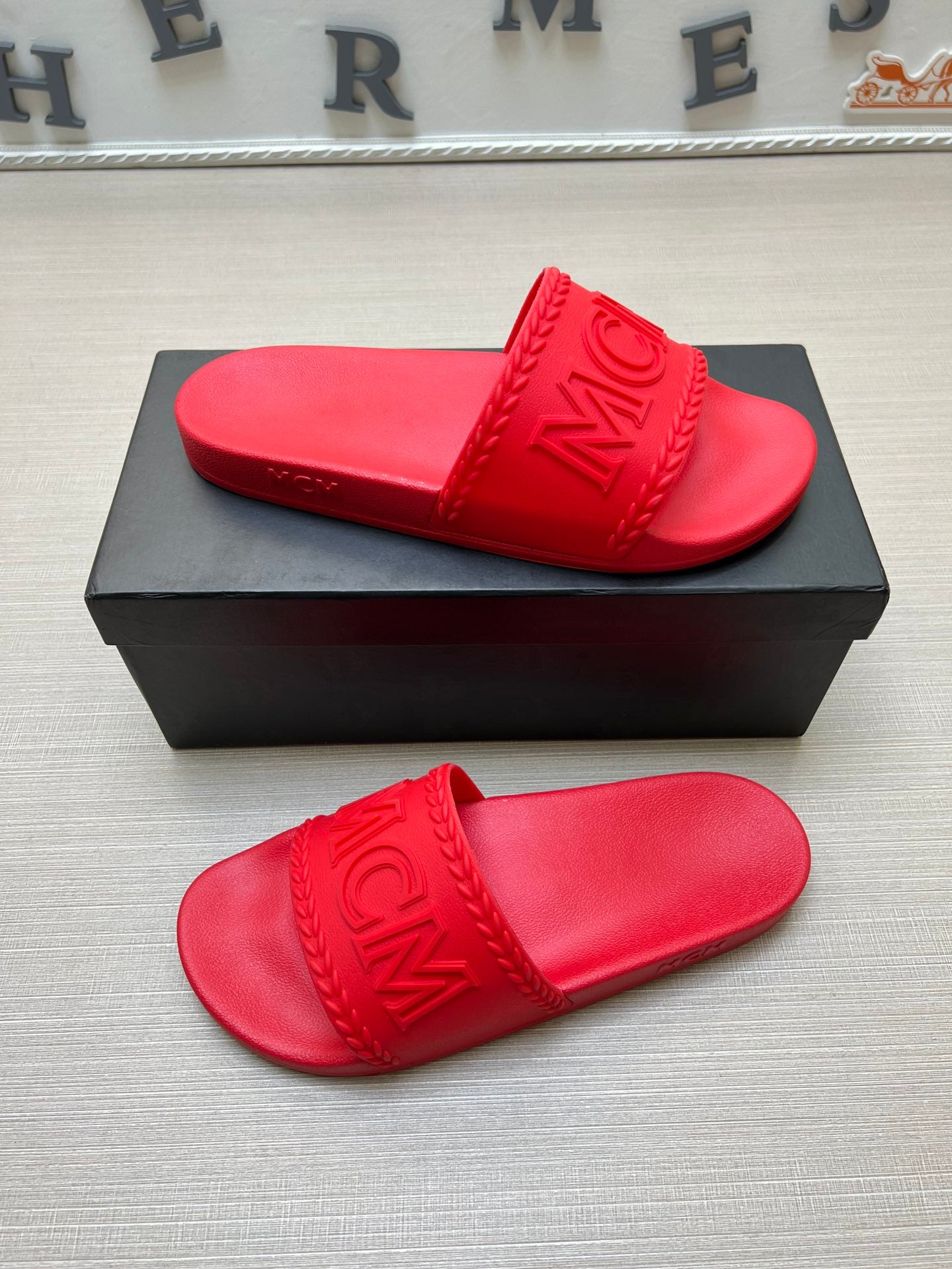 54M42Z    fashion  slippers