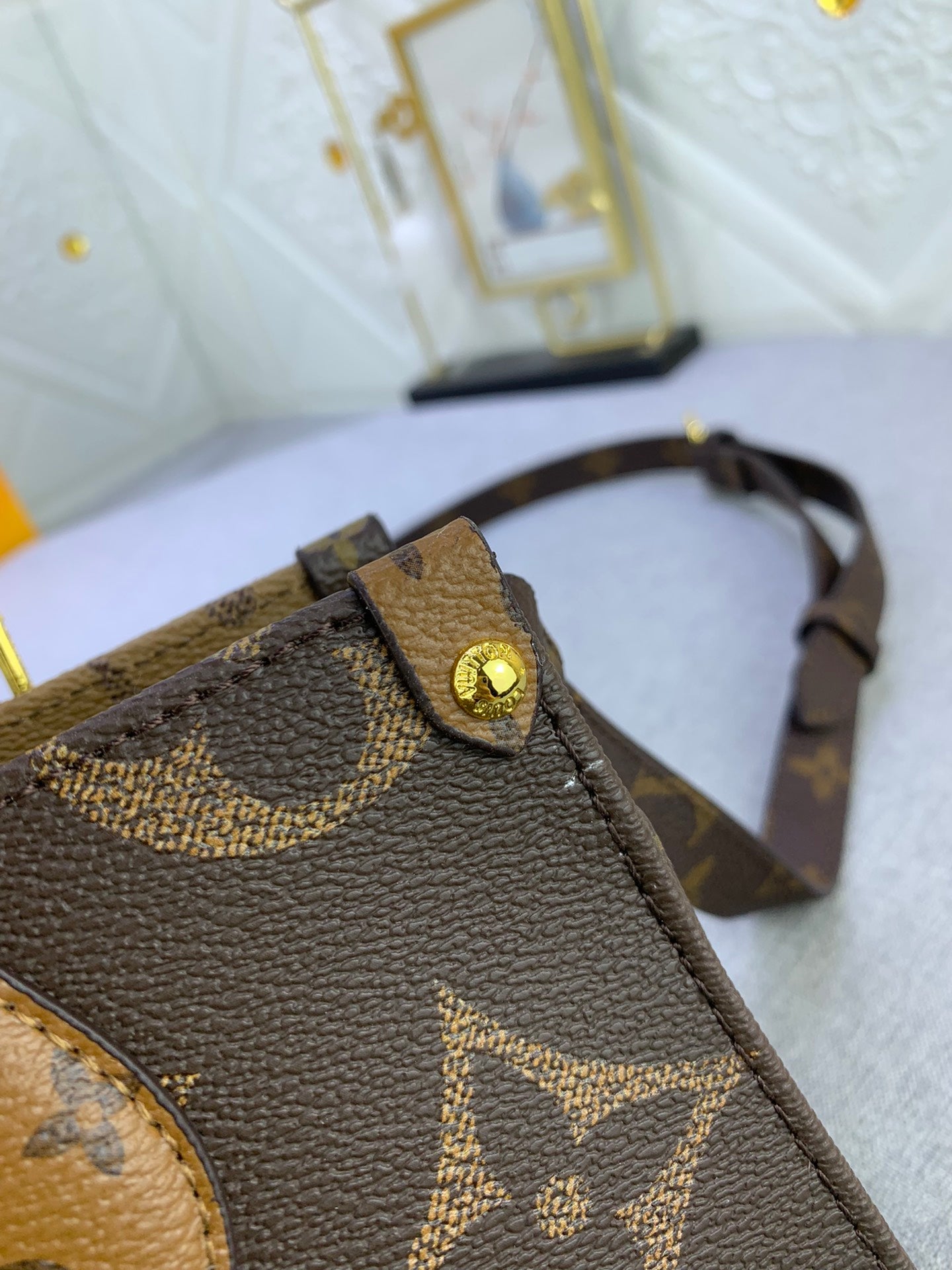 2XE320B  Fashionable leather bag 