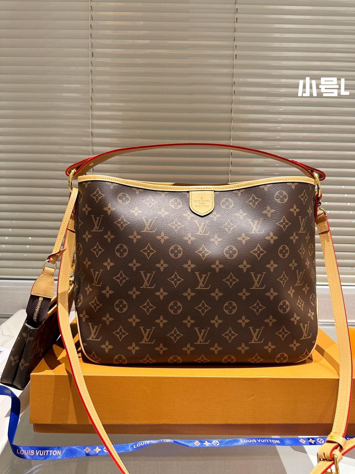 6XE227B (  Fashionable leather bag )