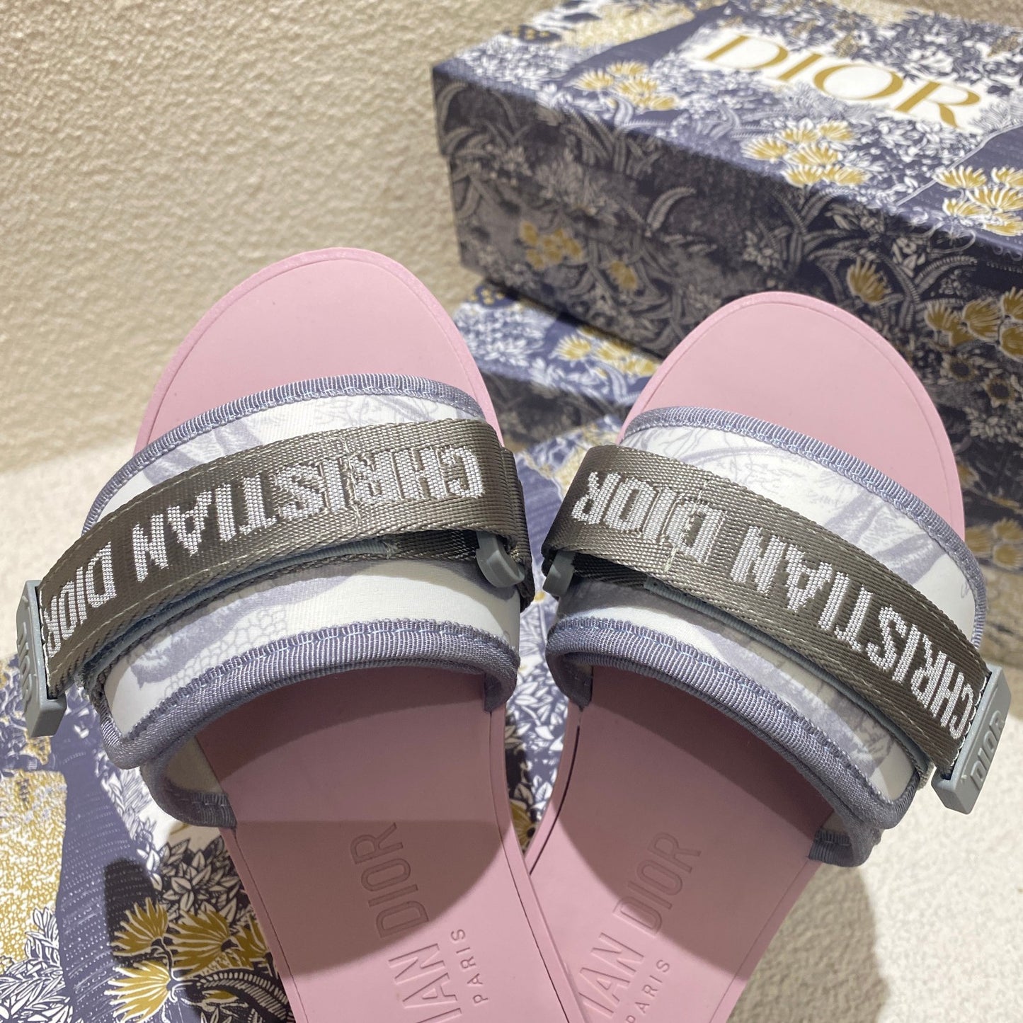 14D16Z   fashion slippers