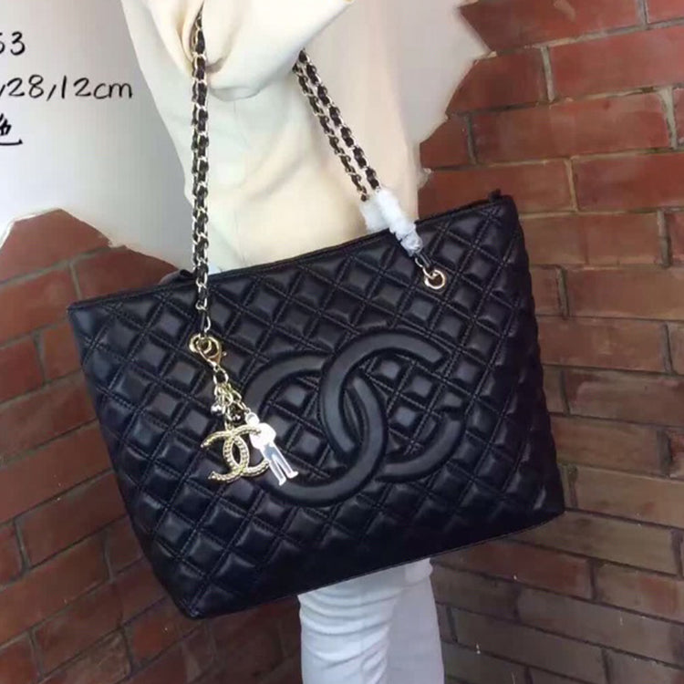 55C2B  Fashionable leather bag 