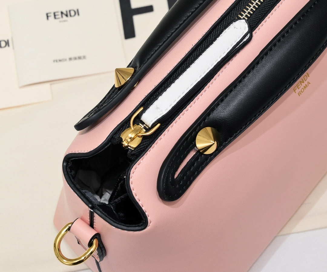 2XF132B  Fashionable leather bag 