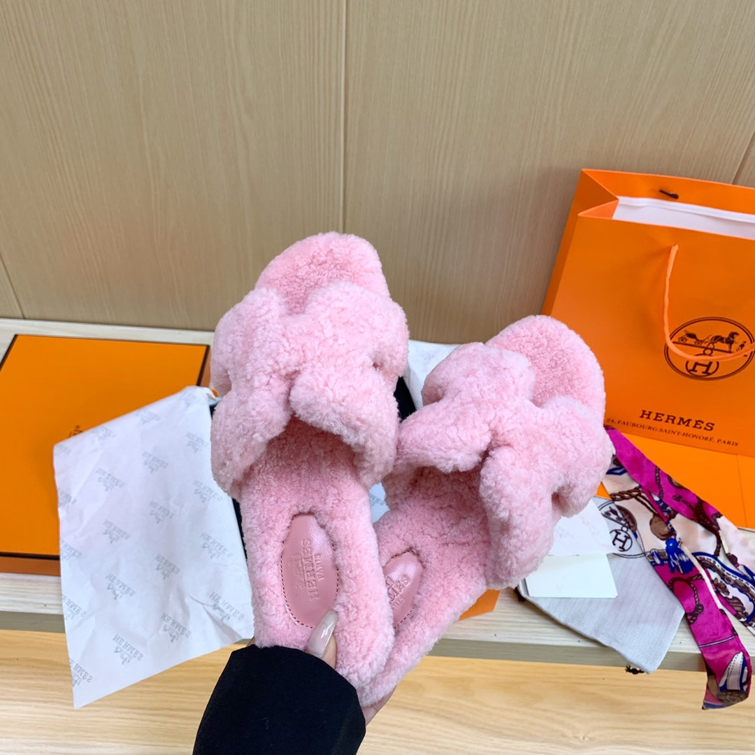 14H28Z   fashion slippers