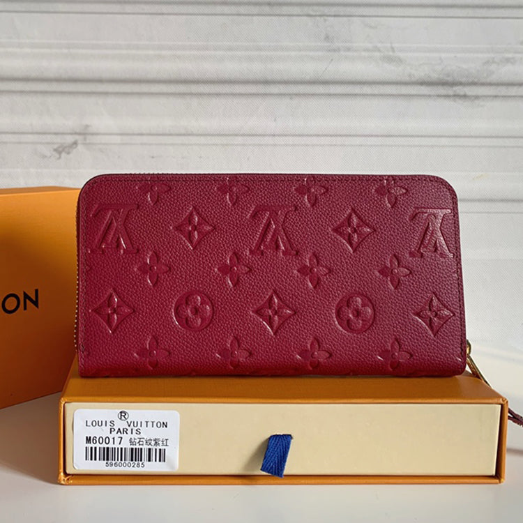 1E06B  Fashionable leather wallets