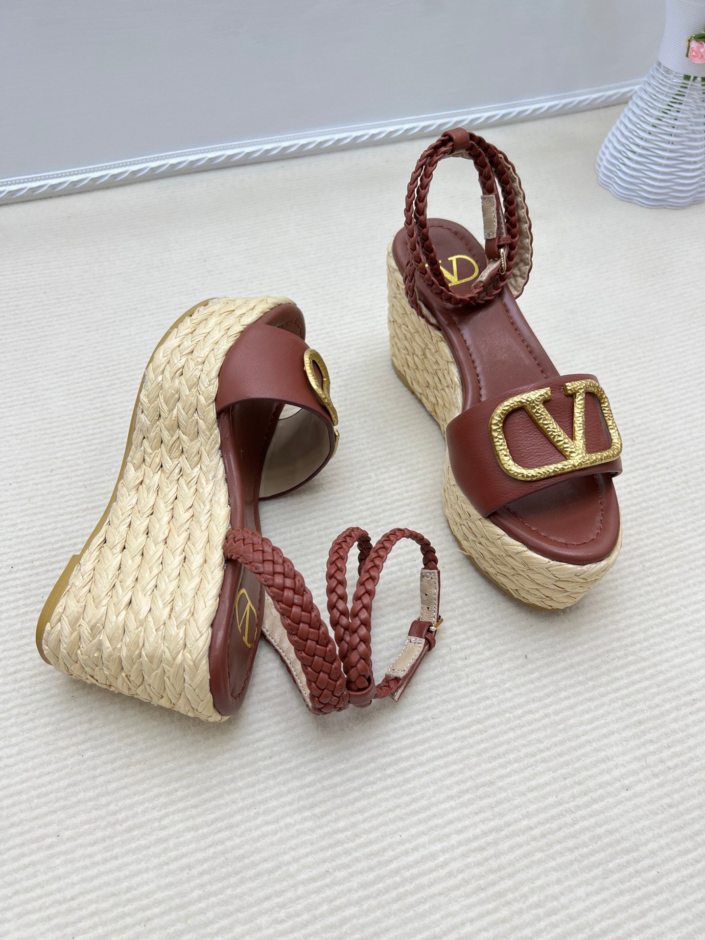 1: 1 High quality leather sandals 5YVL101Z