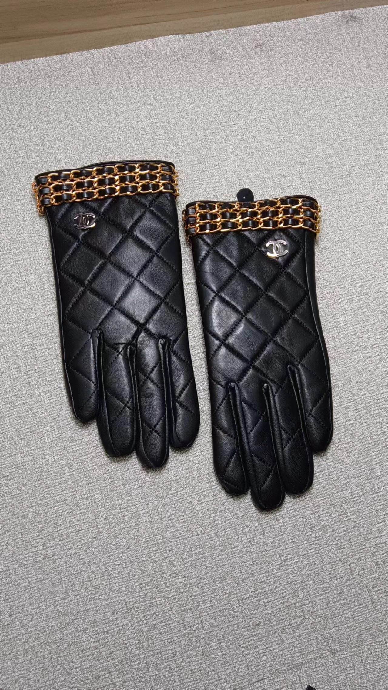 24C78S   Fashion gloves