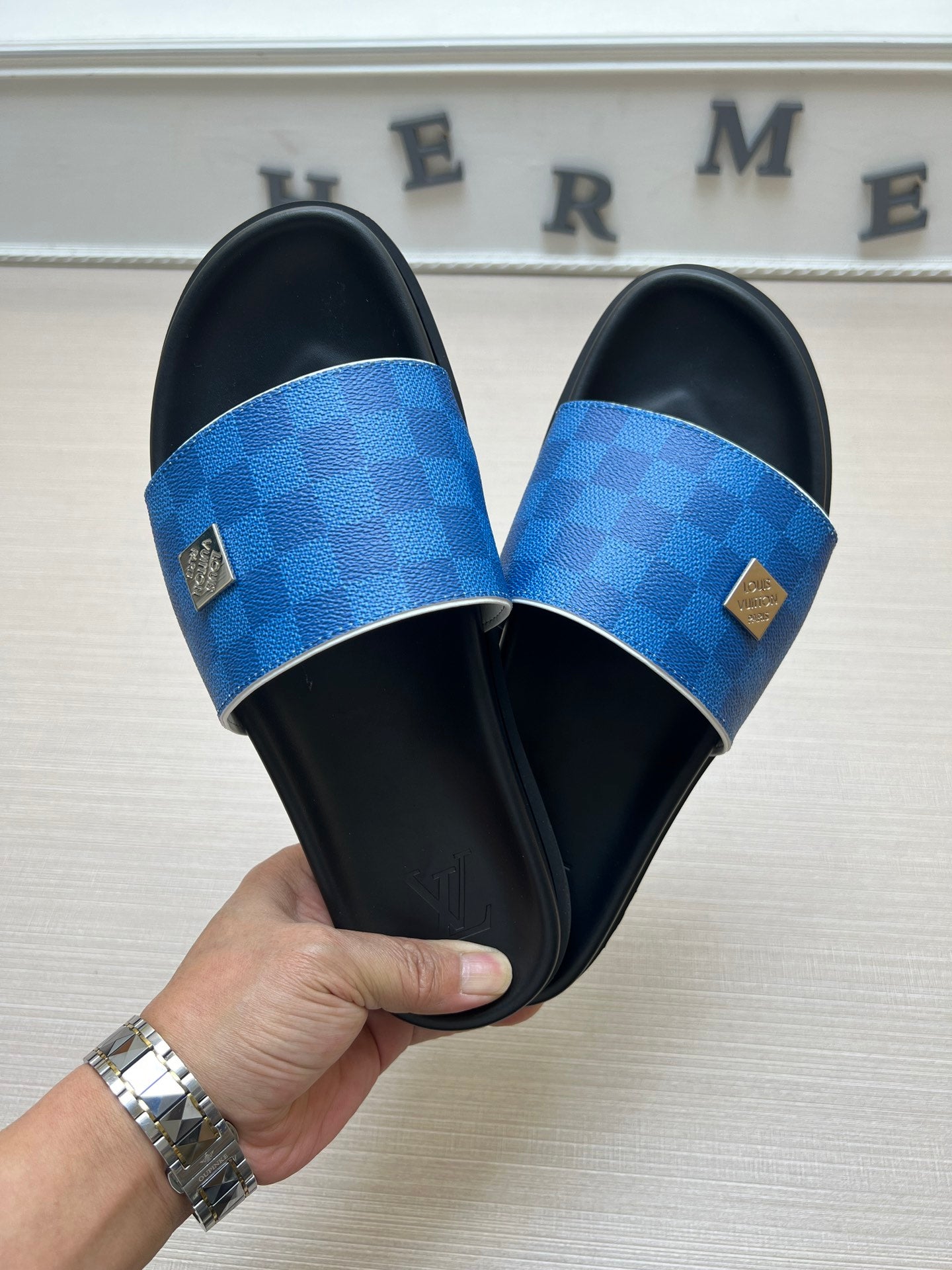 54E69Z   fashion slippers