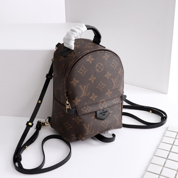 1E010B  Fashion leather backpacks