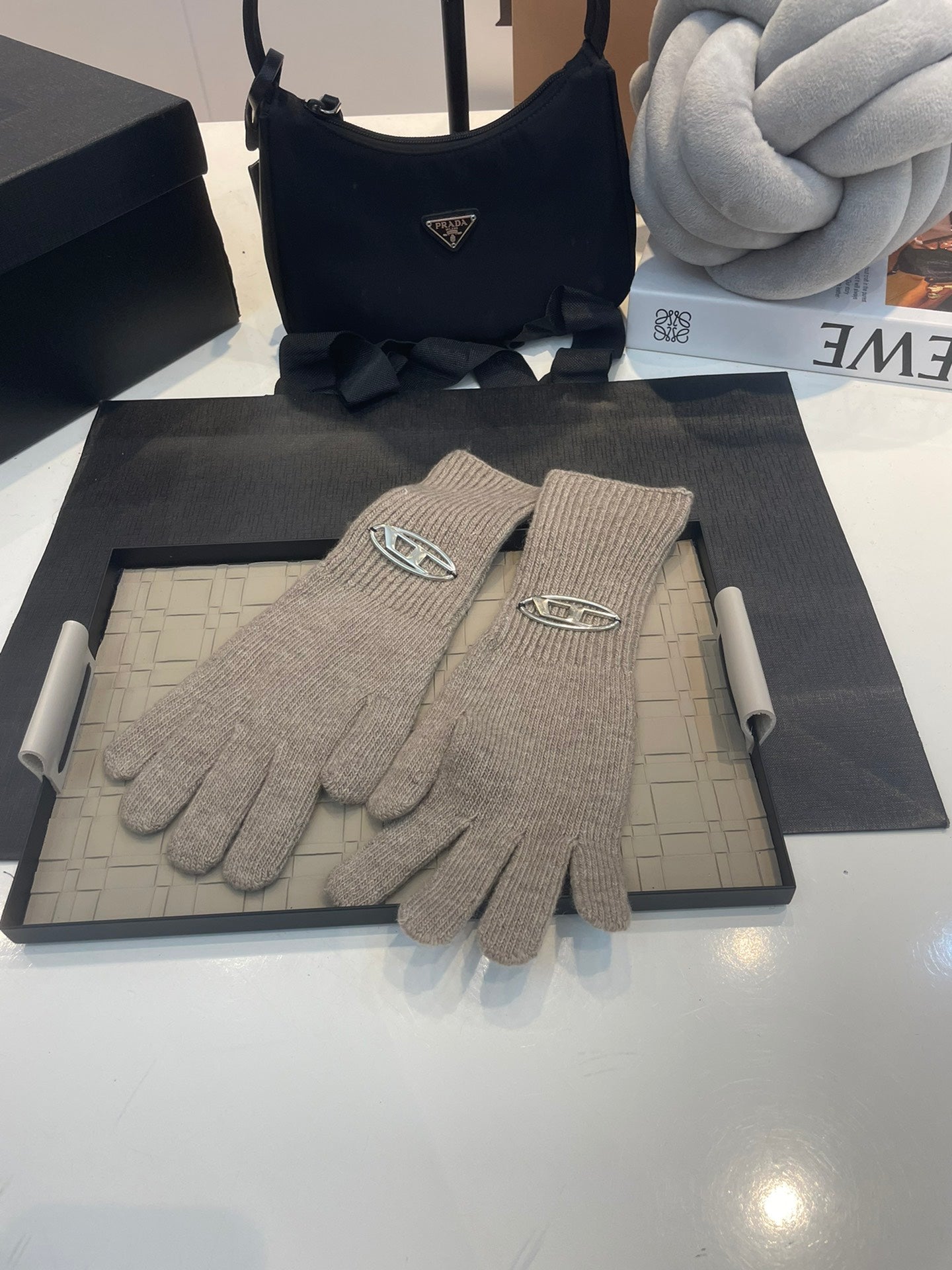 14A54S   Fashion gloves