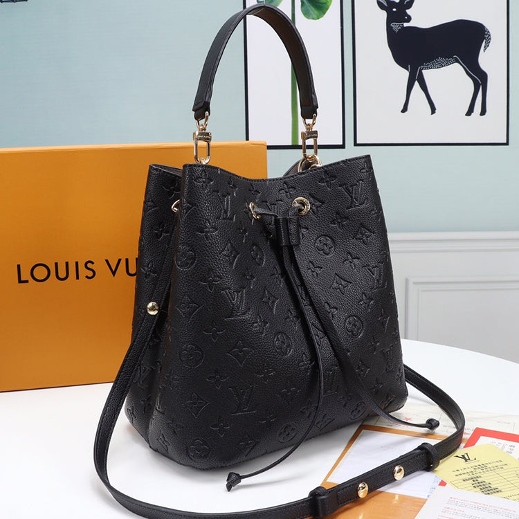 1E81B  Fashionable leather bag 