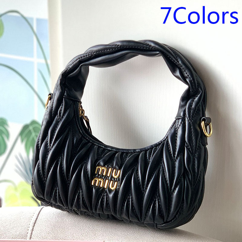 1XA11B  Fashionable leather bag 