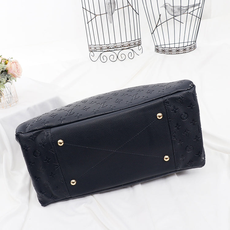 2E23B  Fashionable leather bag 