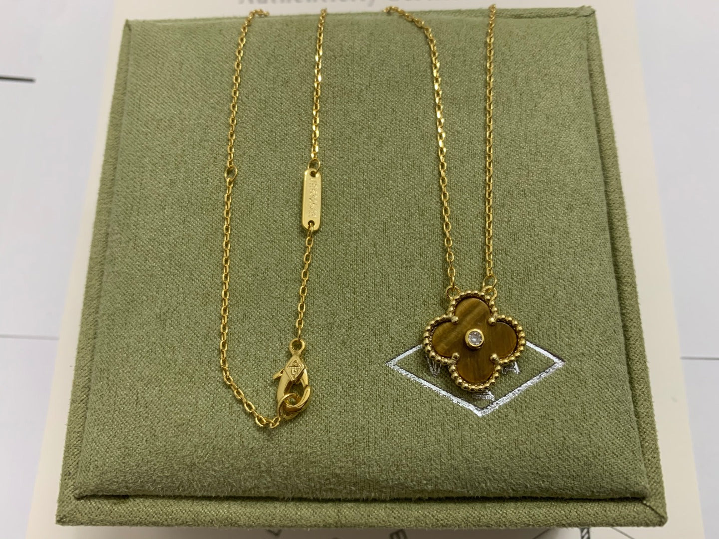 5XVA185X (High quality 1 flower necklace)