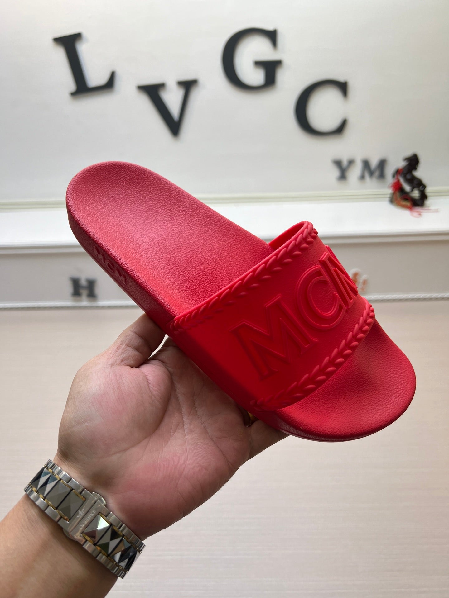 54M42Z    fashion  slippers