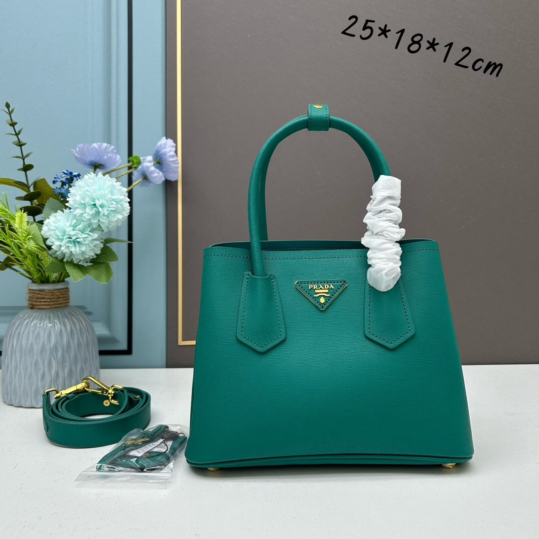 1XPD115B  Fashionable leather bag 