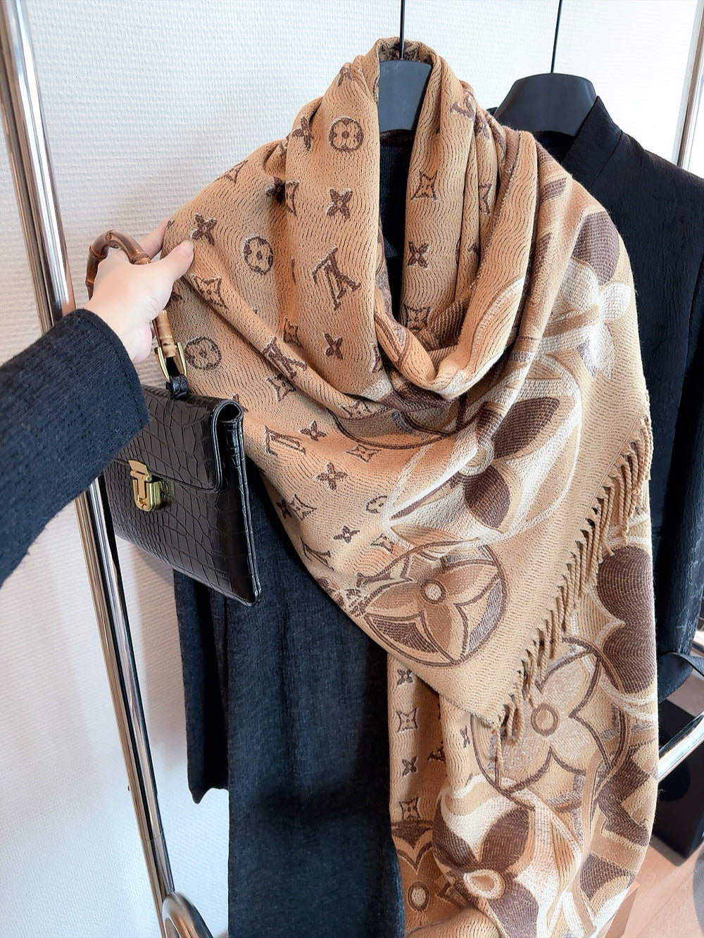 14E383W　 Fashion scarves