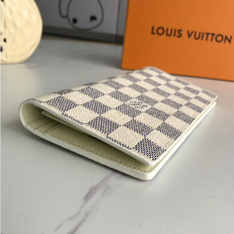 E2B  Fashionable leather wallets