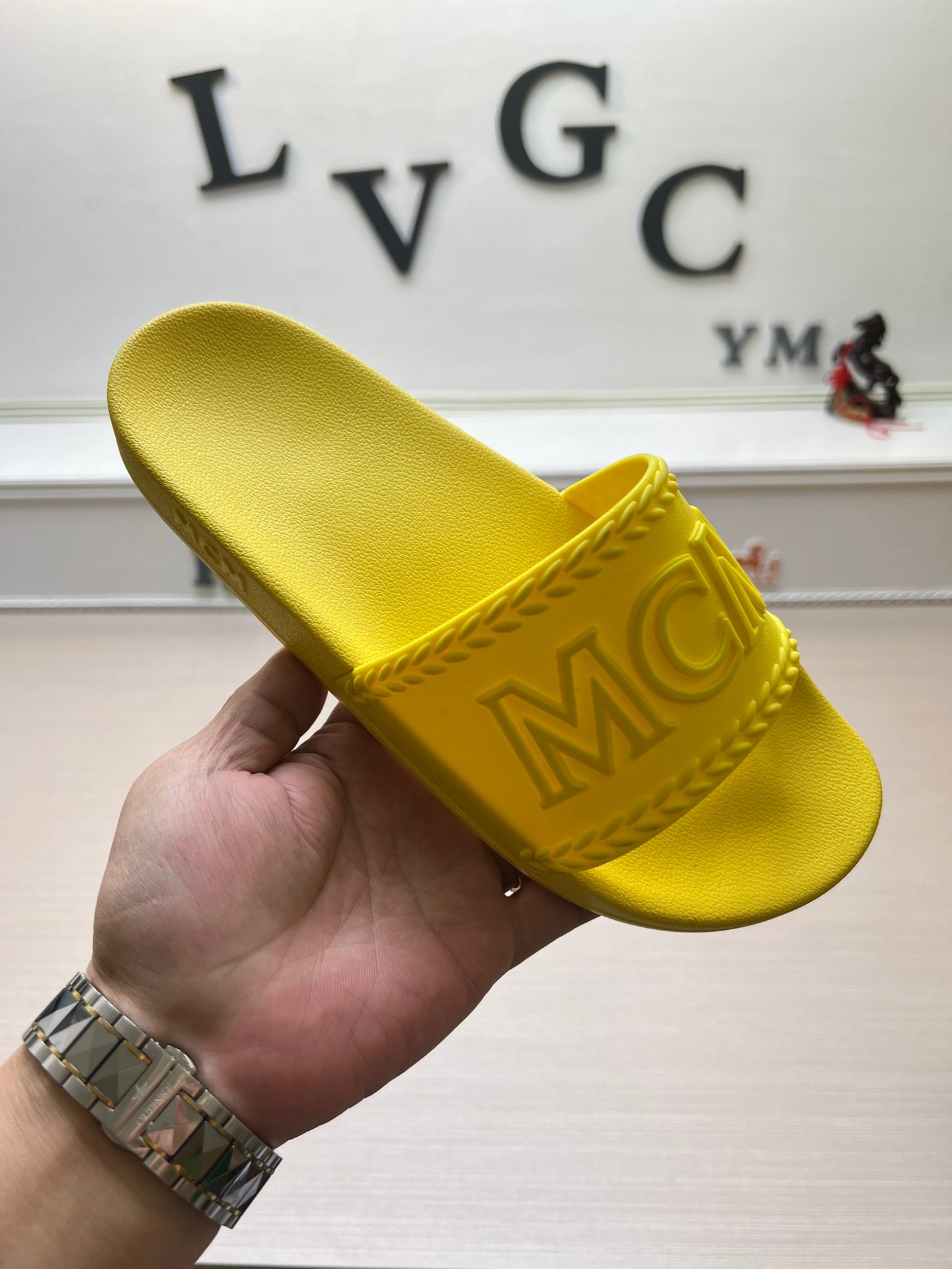 54M42Z    fashion  slippers