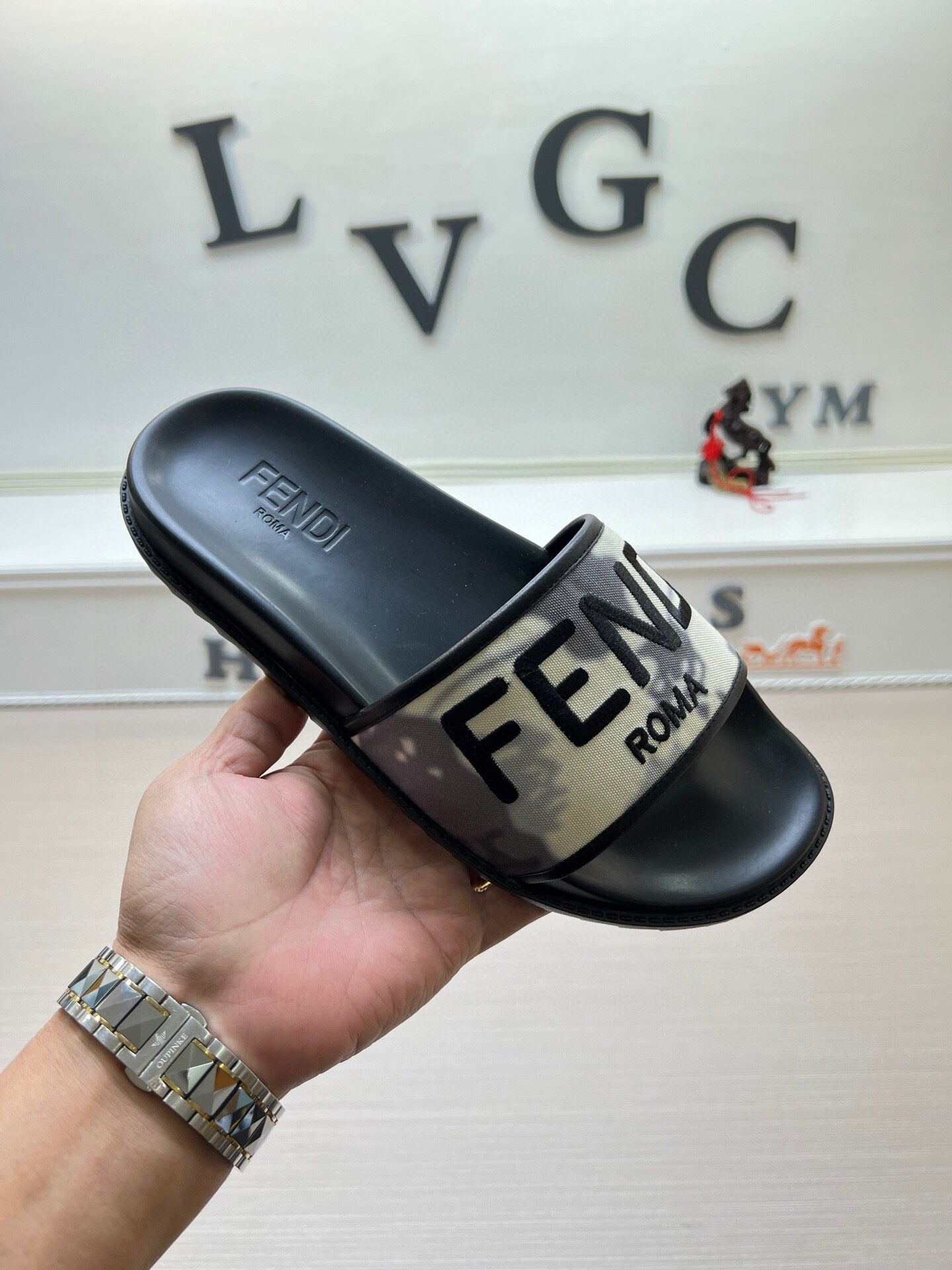 54F24Z    fashion slippers