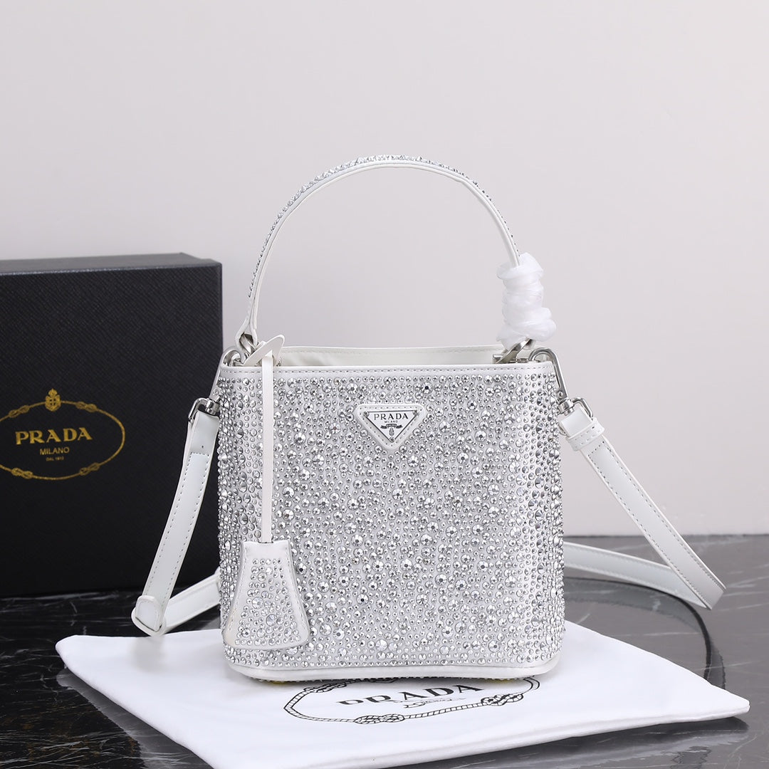 2XPD265B  Fashionable leather bag 