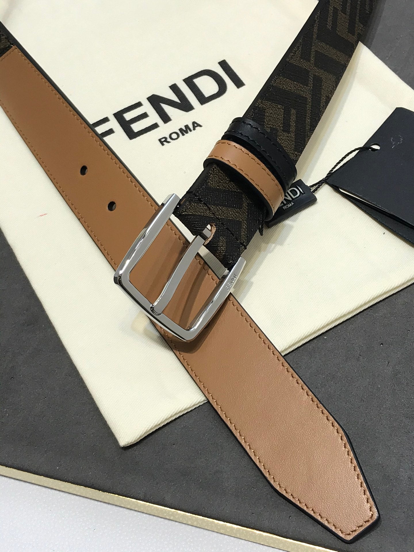 14F79P   (High quality leather belt With full package)