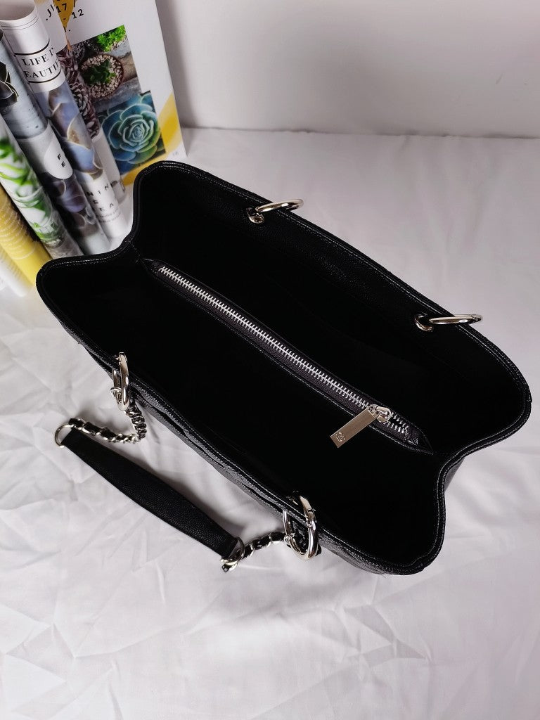 4XC20B  Fashionable leather bag 