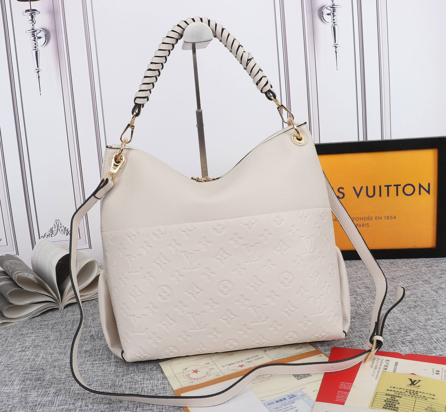 2XE51B  Fashionable leather bag 