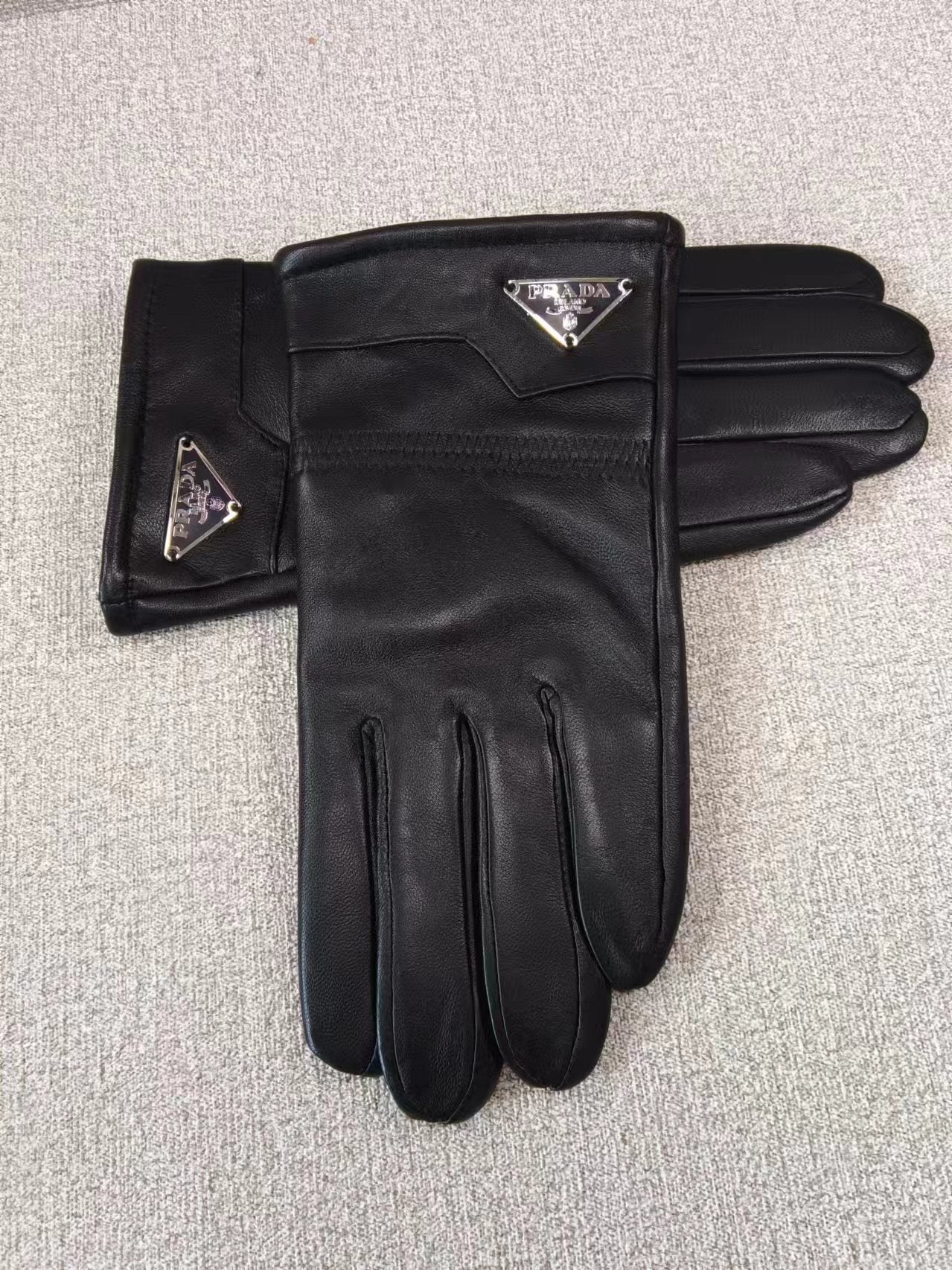 24PD110S   Fashion gloves