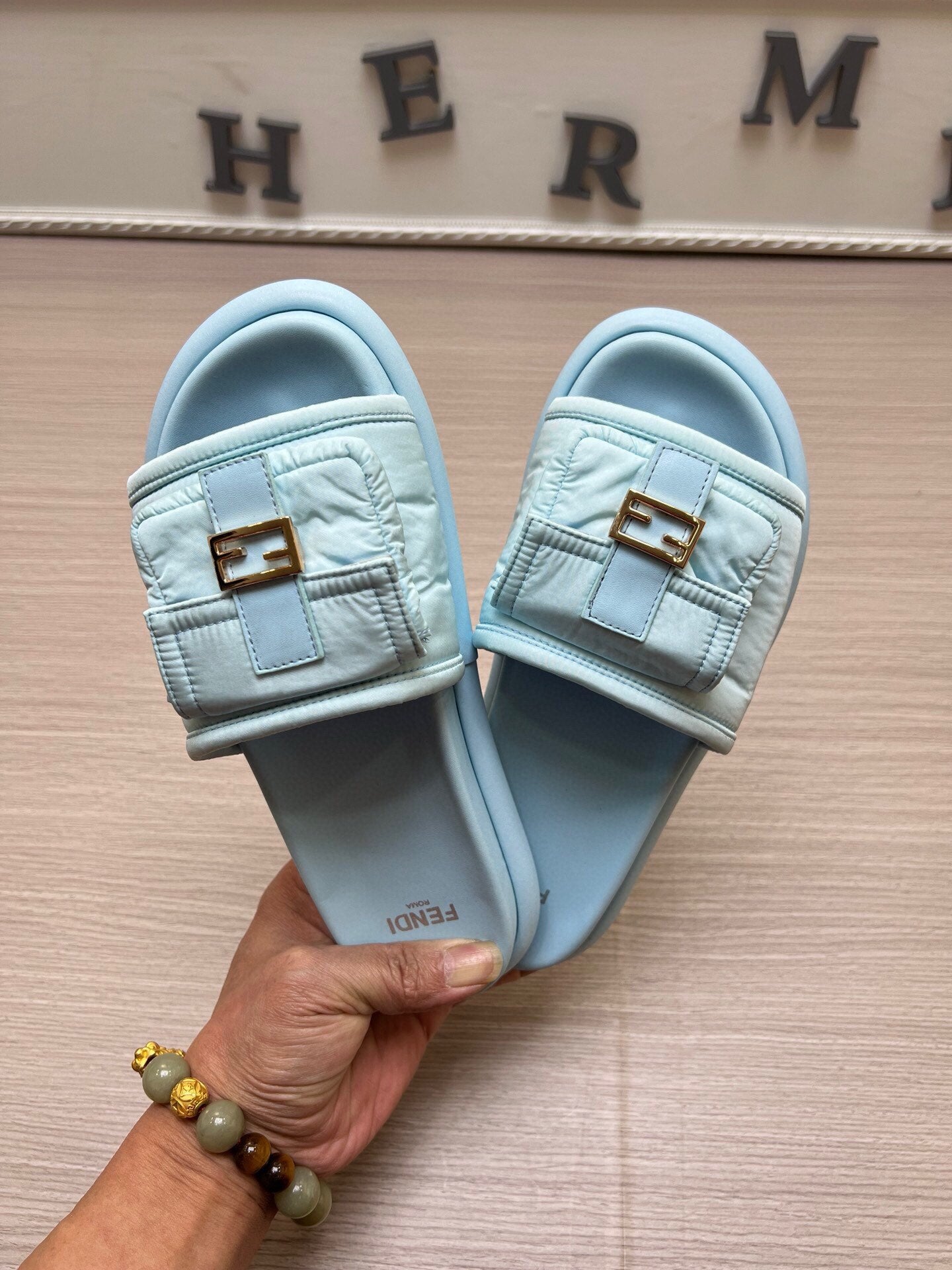 54F125Z    fashion  slippers