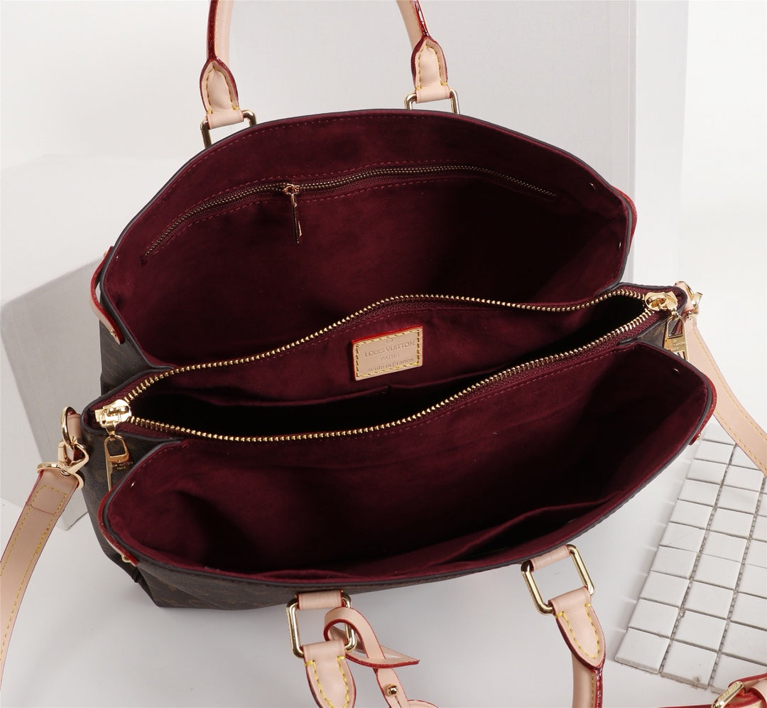 2XE343B  Fashionable leather bag 