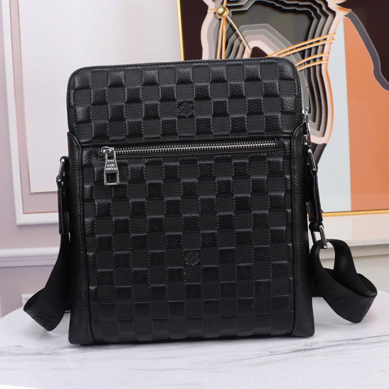 2XE302B  Fashionable leather bag 