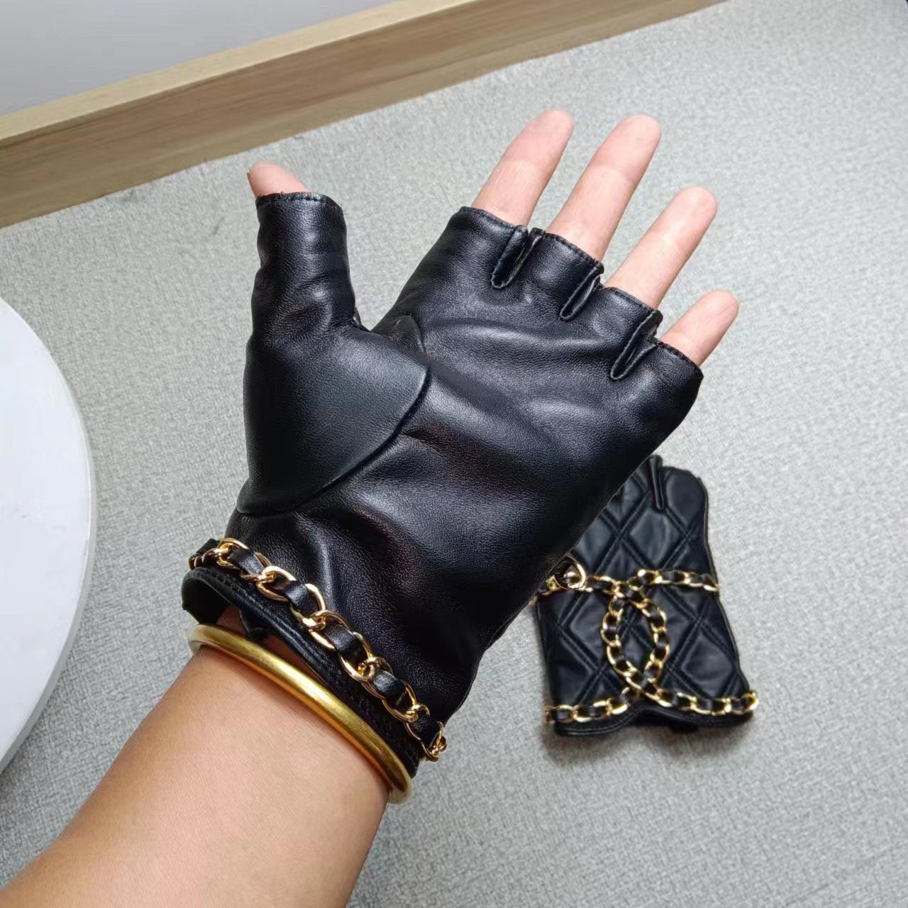 24C89S   Fashion gloves