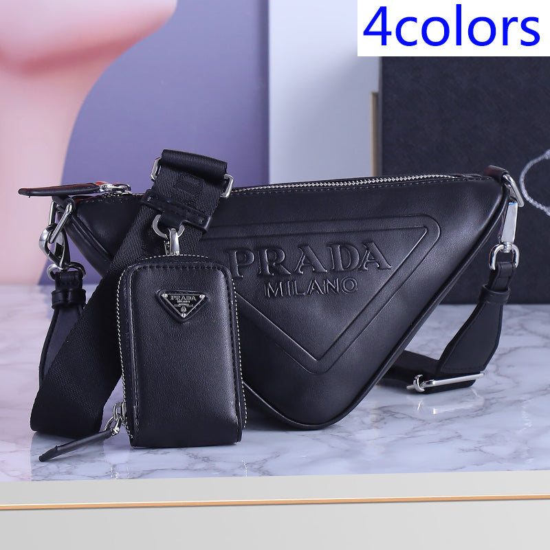 1XPD82B  Fashionable leather bag 