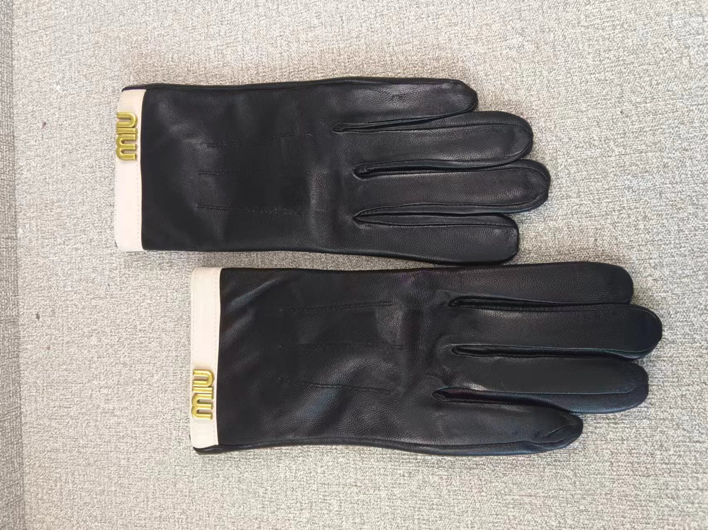 24A106S   Fashion gloves