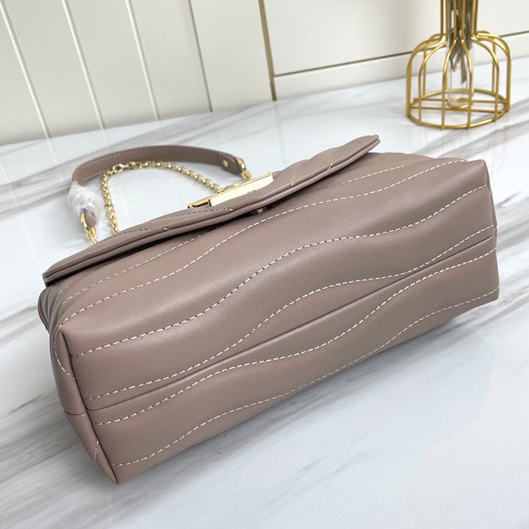 AE028B  Fashionable leather bag 