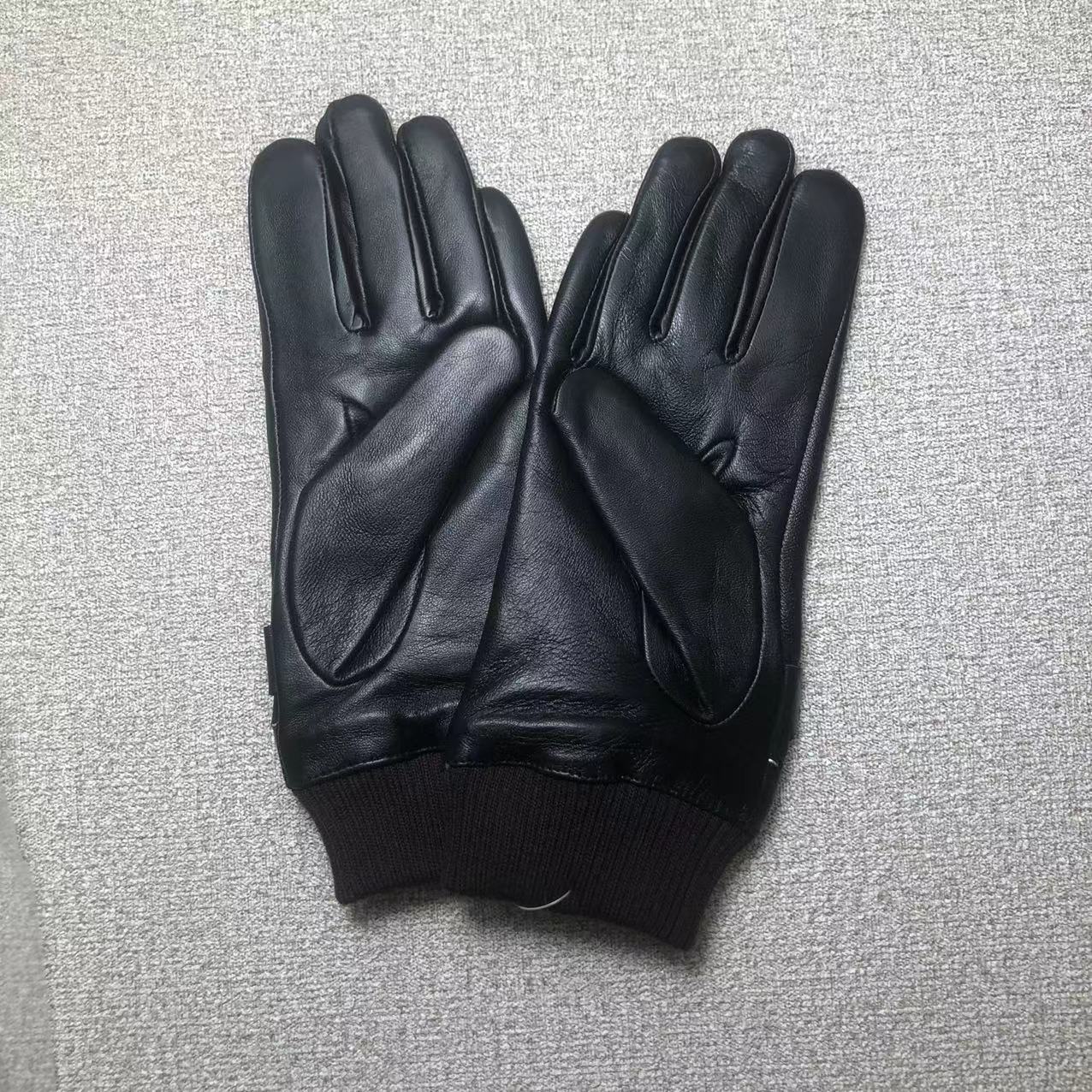 24D82S   Fashion gloves