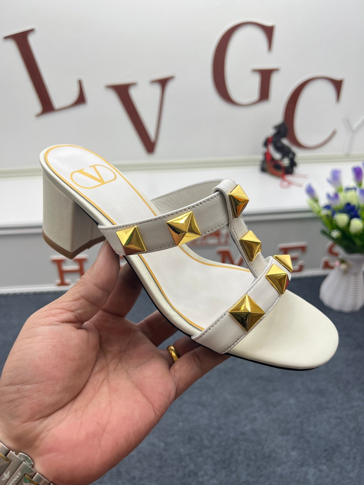 1: 1 High quality leather sandals 5YVL65Z