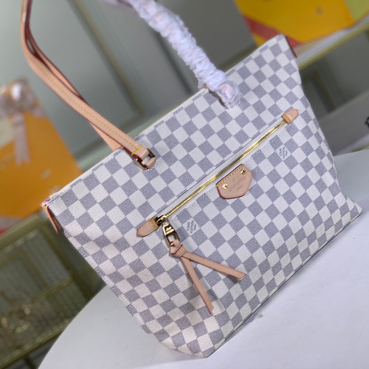 1E001B  Fashionable leather bag 