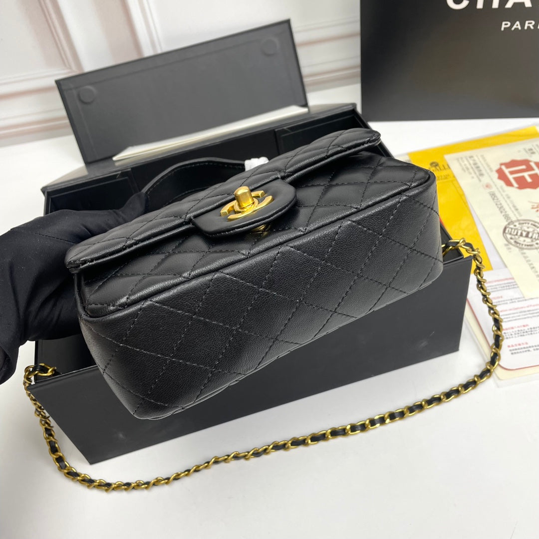 1XC23B  Fashionable leather bag 