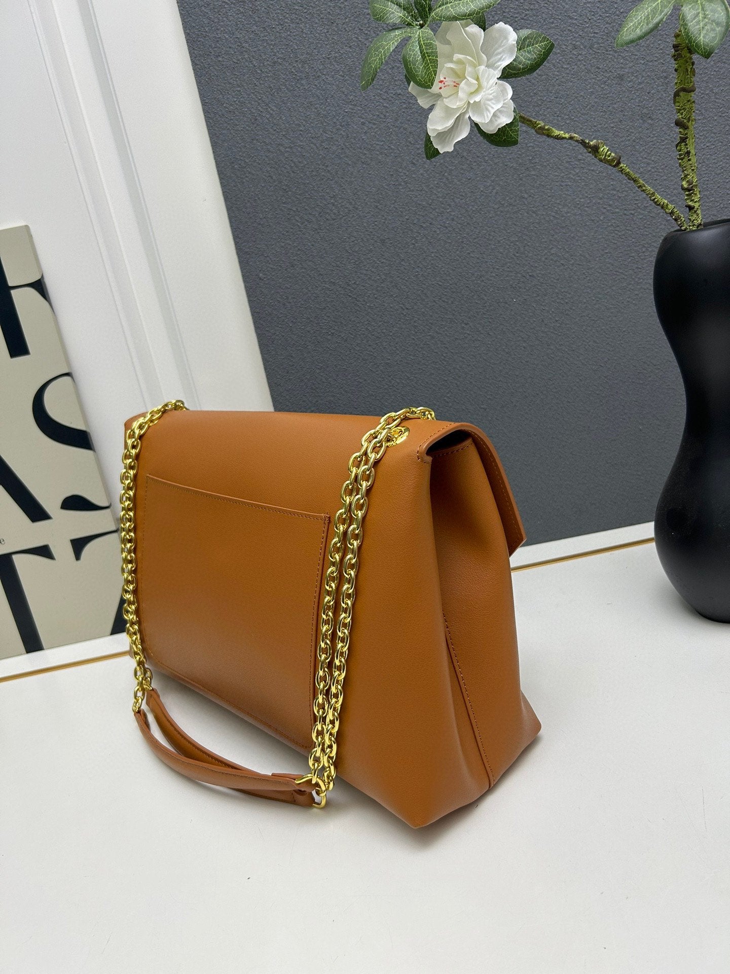 1XPD403B Fashionable leather bag