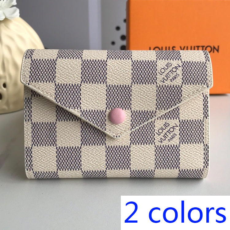 1E4B   Fashionable leather wallets