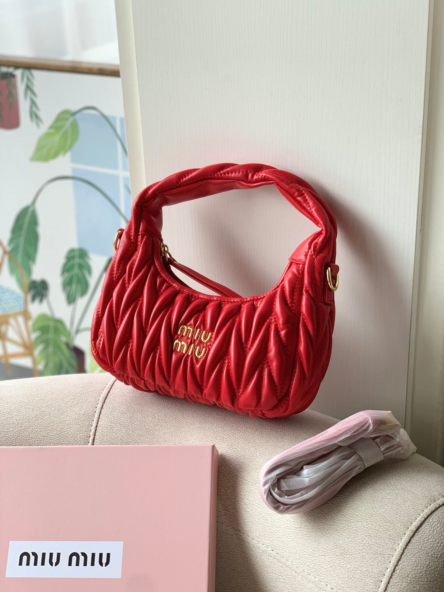 1XA11B  Fashionable leather bag 