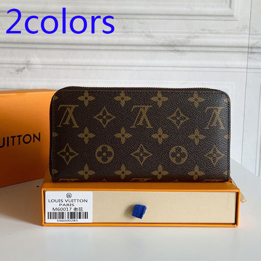 1E03B  Fashionable leather wallets