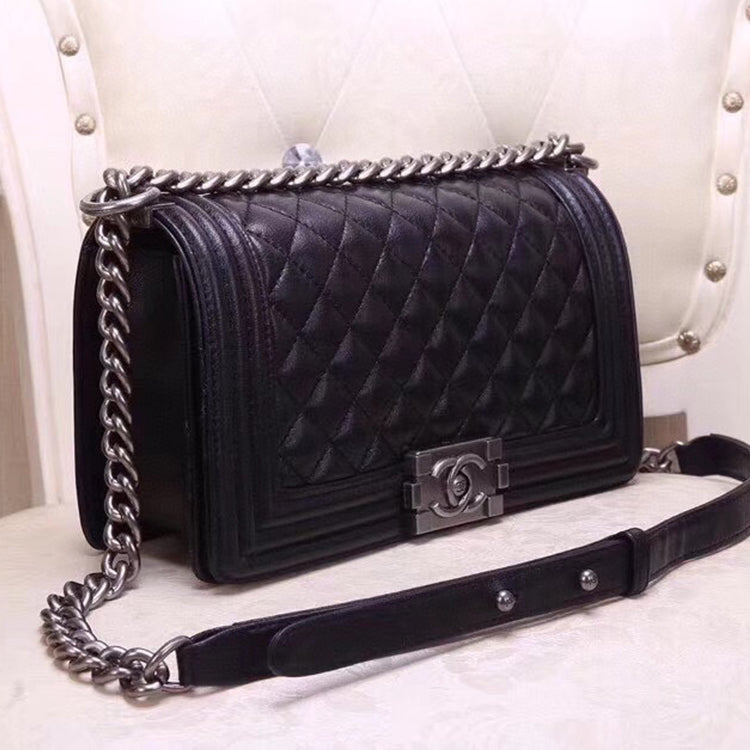 5C2B  Fashionable leather bag 