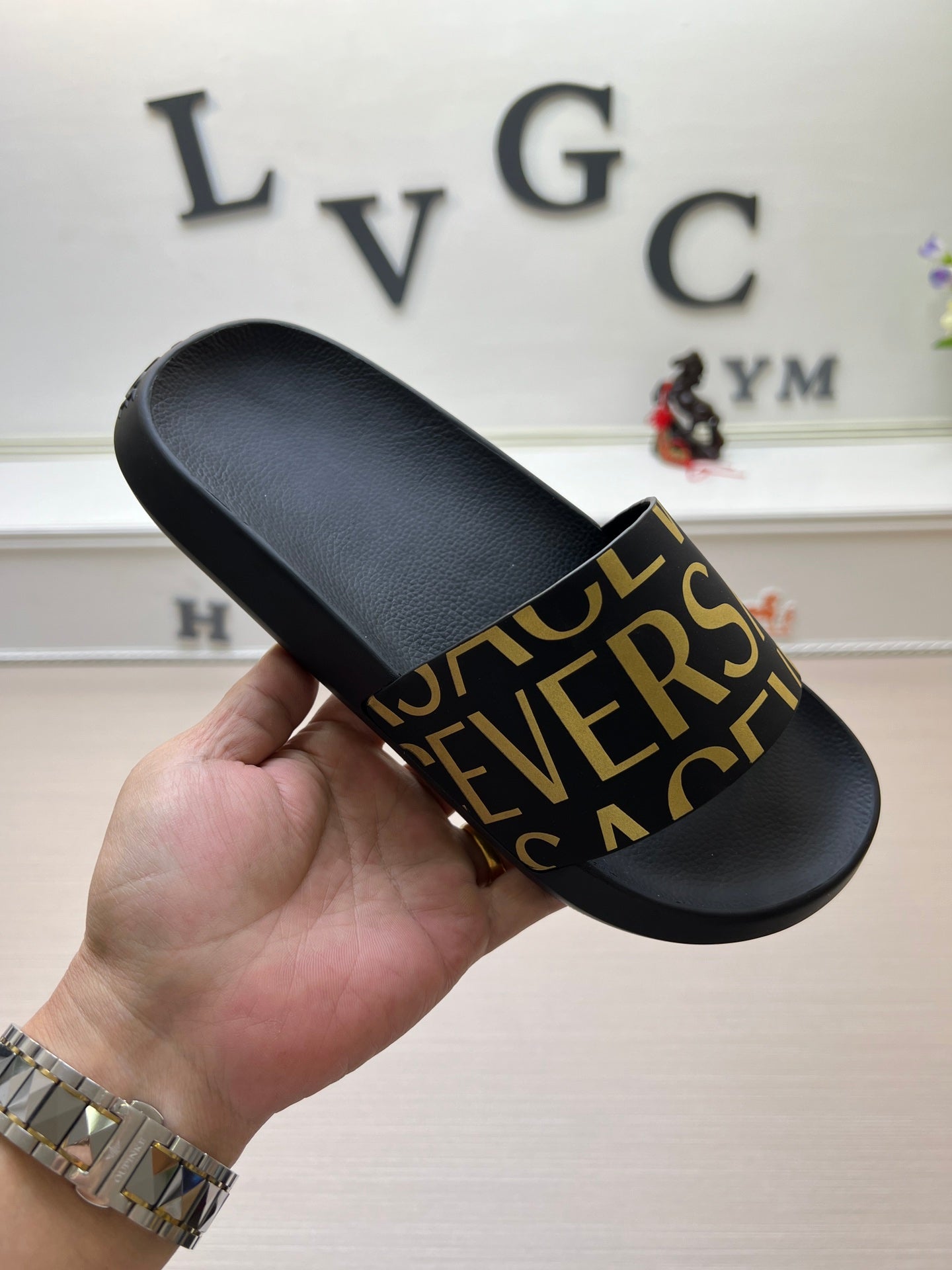 54V108Z  fashion  slippers