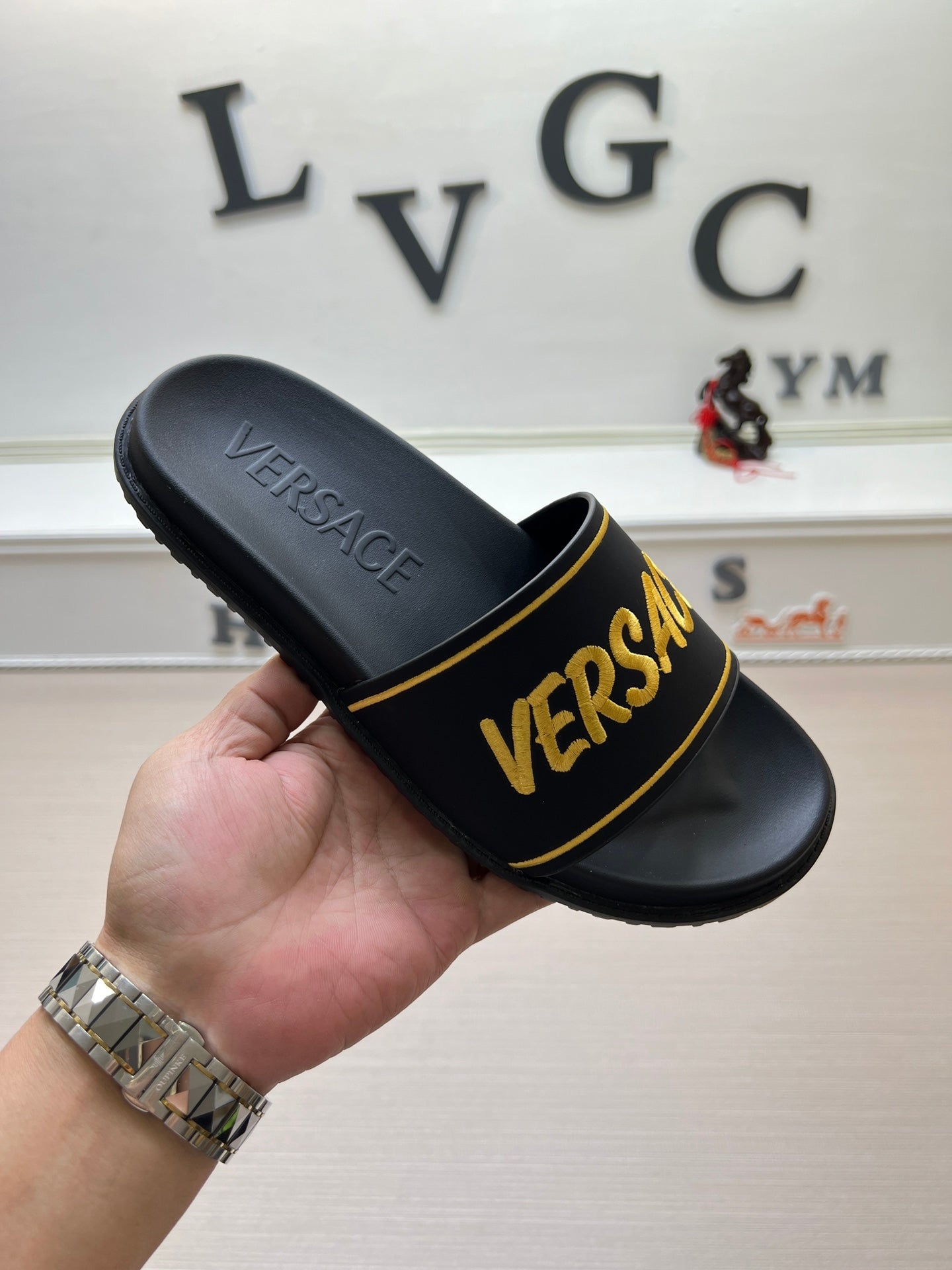 54V54Z   fashion slippers